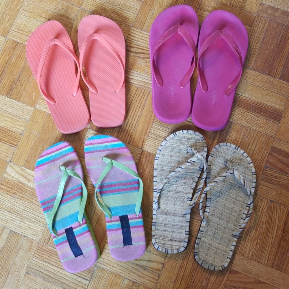 Lot of 4 Flip Flop Sandals